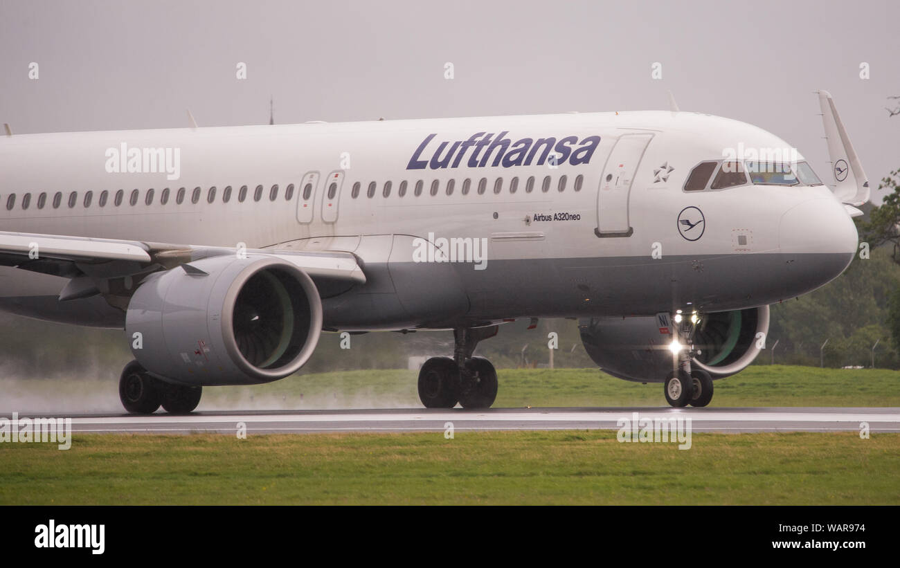 Glasgow, Regno Unito. Il 21 agosto 2019. Rainy day all'Aeroporto Internazionale di Glasgow. Colin Fisher/CDFIMAGES.COM Foto Stock