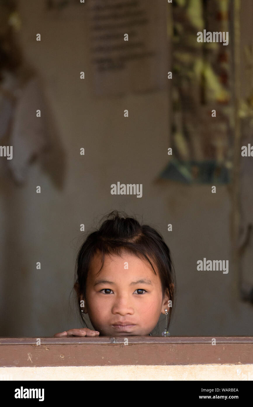 Asia, a sud-est, Laos, villaggio hmong, ragazza nella scuola Foto Stock