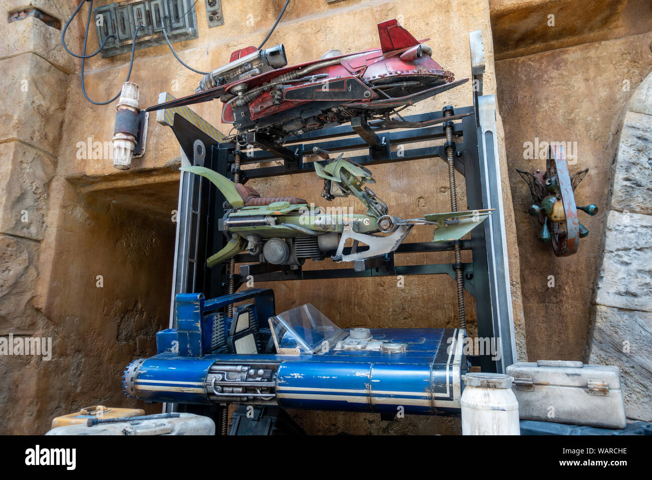 Orlando,FL/USA-8/20/19: tre speeder modelli nel mondo Disney Studios Hollywood Star Wars galassia bordo. Foto Stock