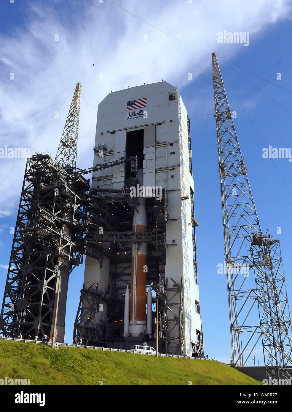 Un United Launch Alliance Delta IV rocket sorge a Space Launch Complex 37 alla Cape Canaveral Air Force Station in preparazione per un lancio programmato alle ore 9 del mattino ET, il 22 agosto 2019. Il razzo consegnerà il secondo III GPS Magellan veicolo spaziale ad un orbita terrestre media per gli Stati Uniti Air Force. Foto Stock