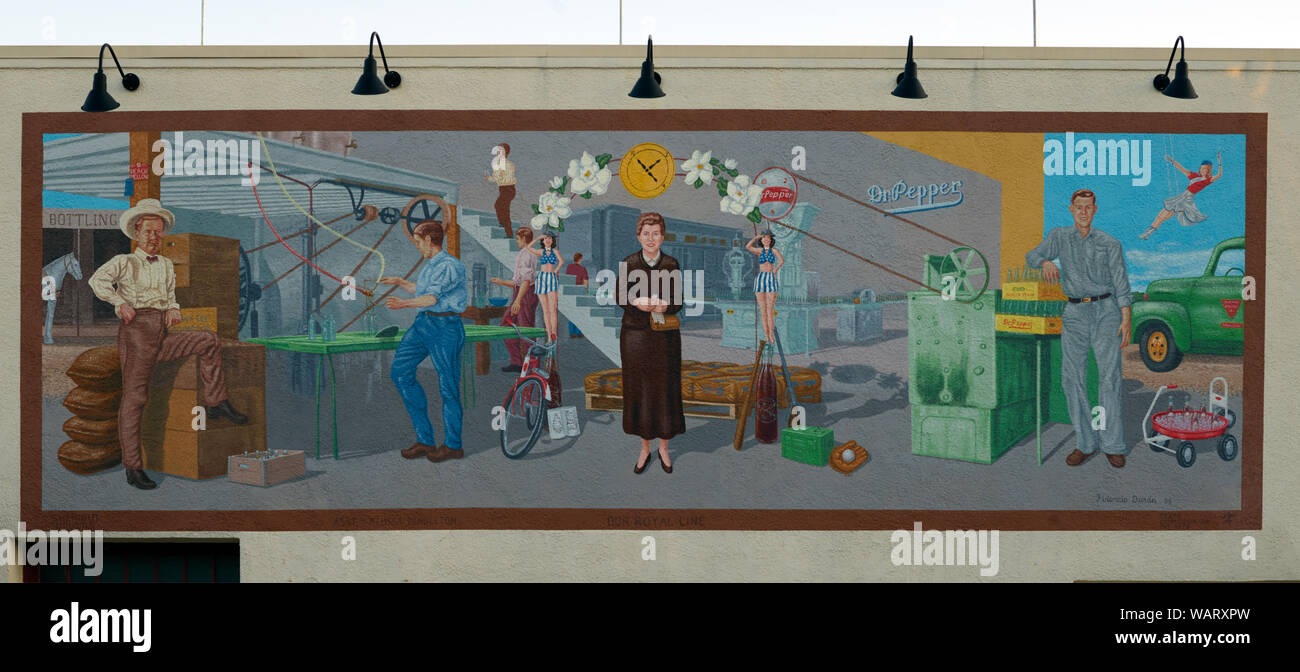 Dr Pepper murale di Dublino, Texas. Nelle vicinanze si trova il Dublino opere di imbottigliamento, originale luogo di imbottigliamento di Dr Pepper bevanda in Texas Foto Stock