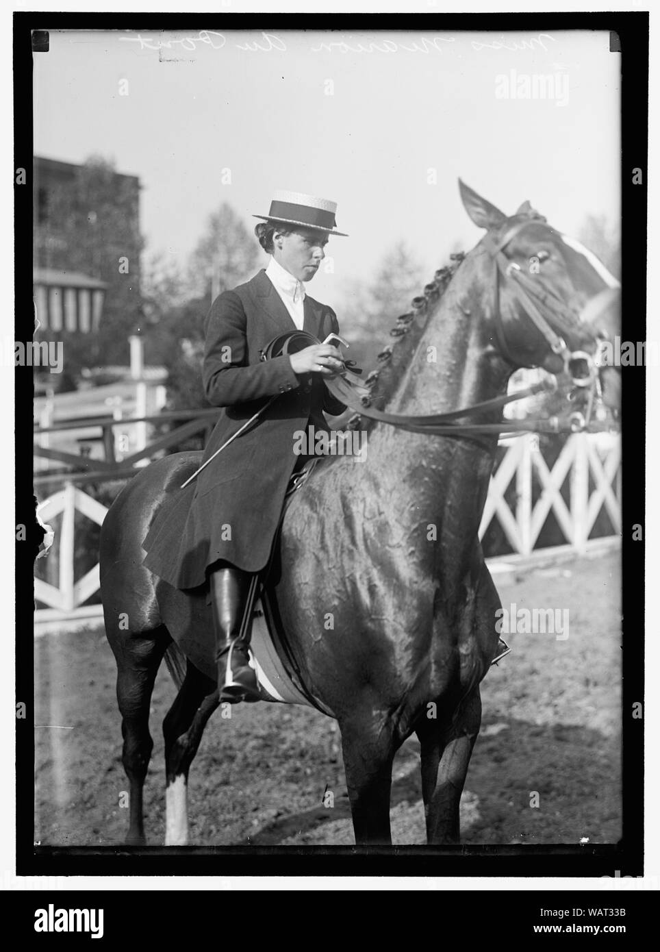 DuPONT, Signorina Marion. Equitazione; HORSE SHOW Foto Stock