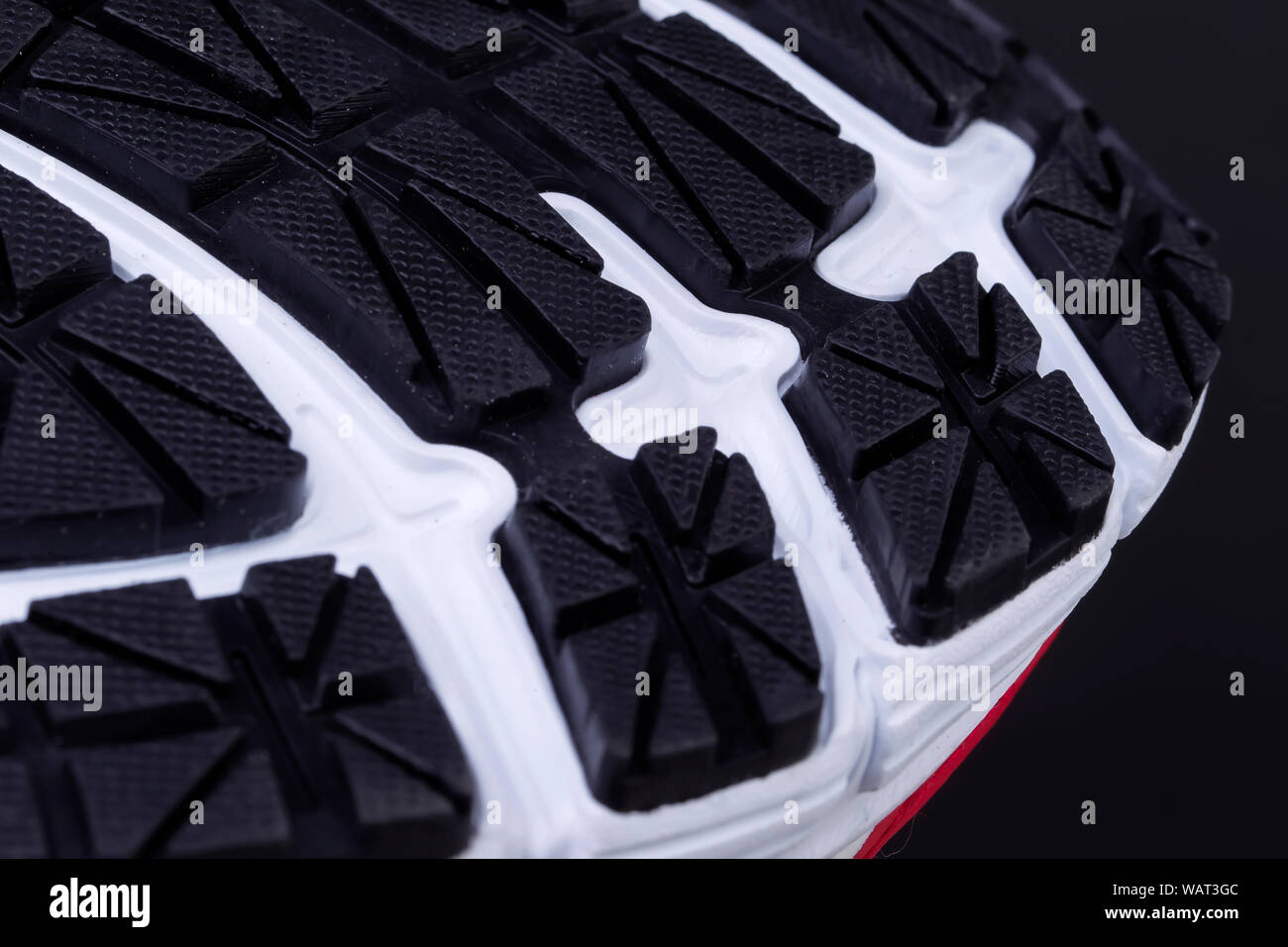 Frammento di una suola di una sneaker. La consistenza del materiale di calzature sportive Foto Stock
