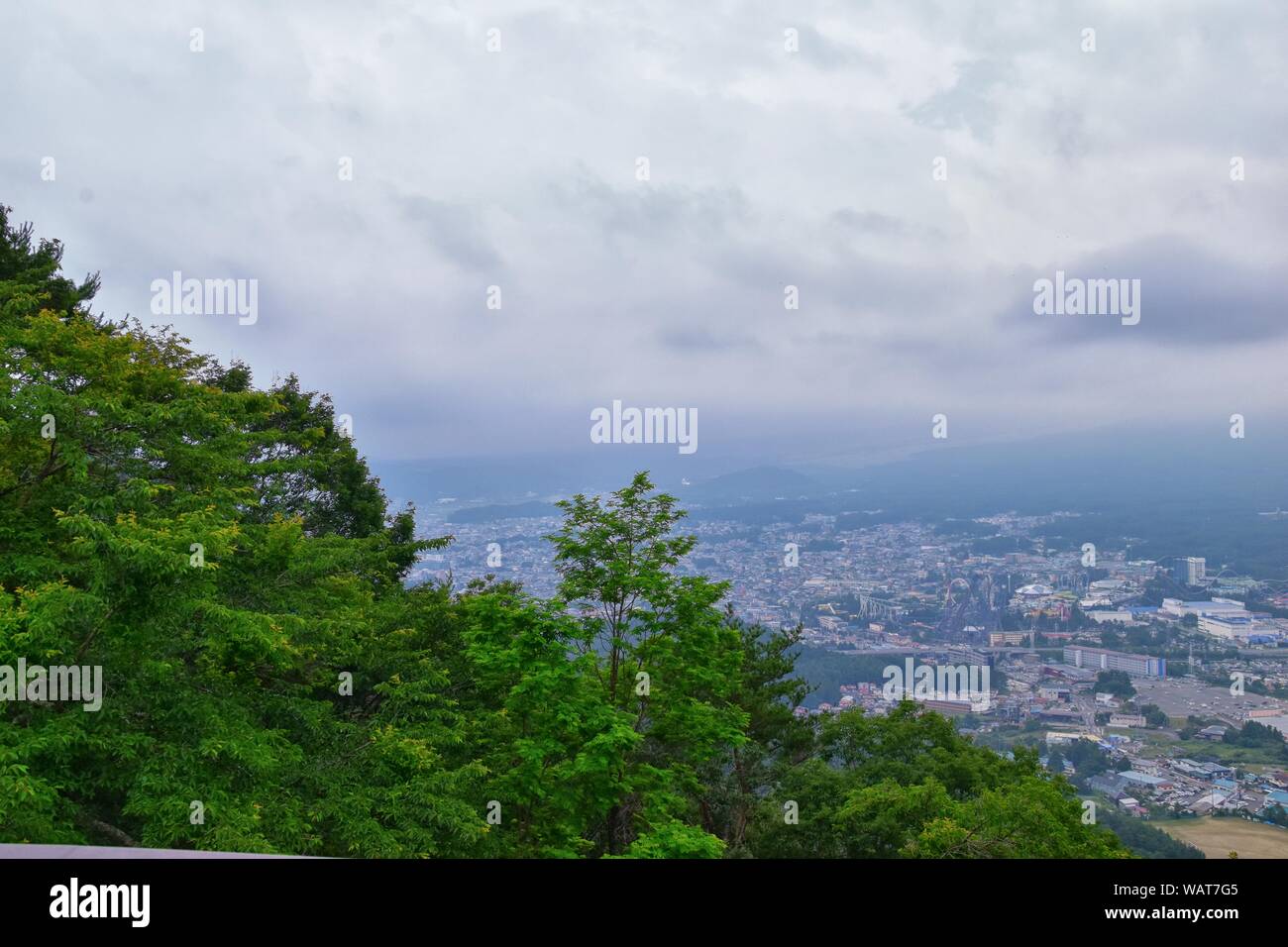 Viste intorno al Monte Fuji Giappone incluso Kawaguchiko Tenjozan Park, Lago Kawaguchi dal traghetto sul lago e la gondola e osservazione. Asia. Foto Stock