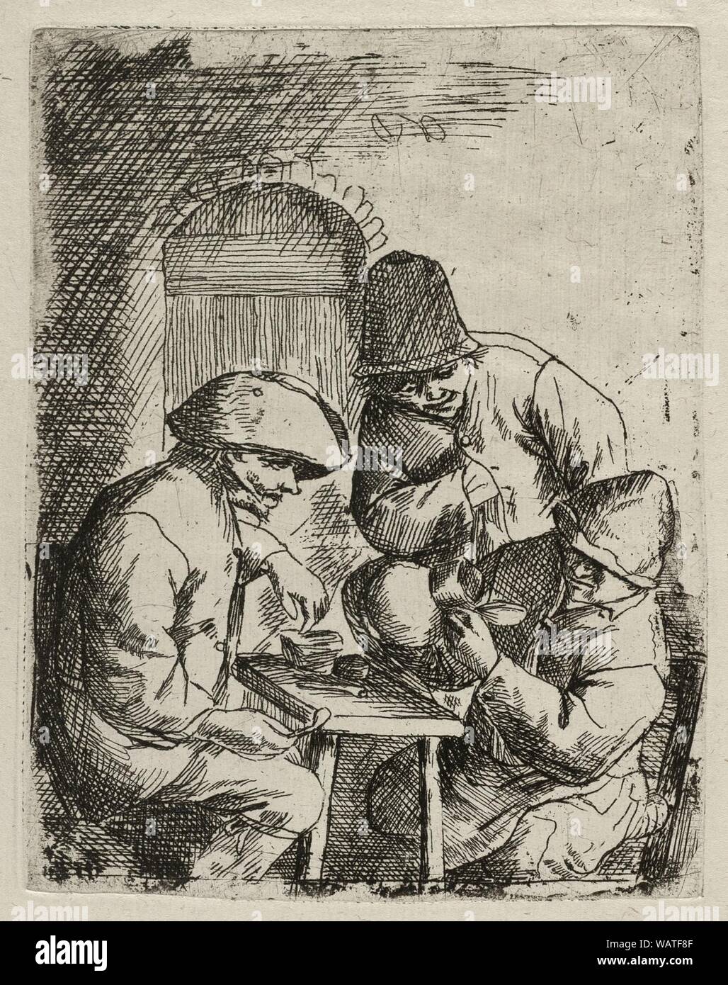 Drie mannen staan rond een tafel en kijken naar een lege kruik, die een van hen in de handen houdt. Foto Stock