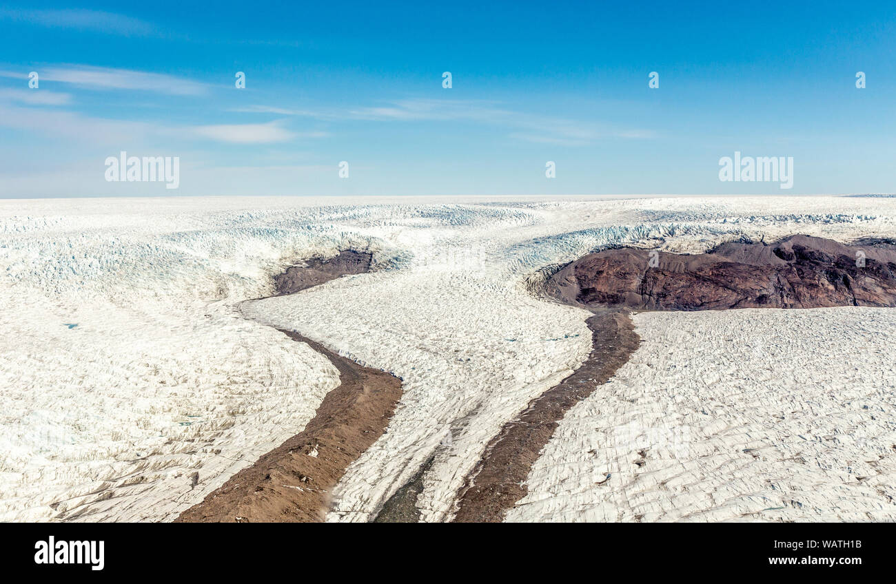 Fusione groenlandese lastra di ghiaccio del ghiacciaio vista aerea dal piano, vicino a Kangerlussuaq in Groenlandia Foto Stock