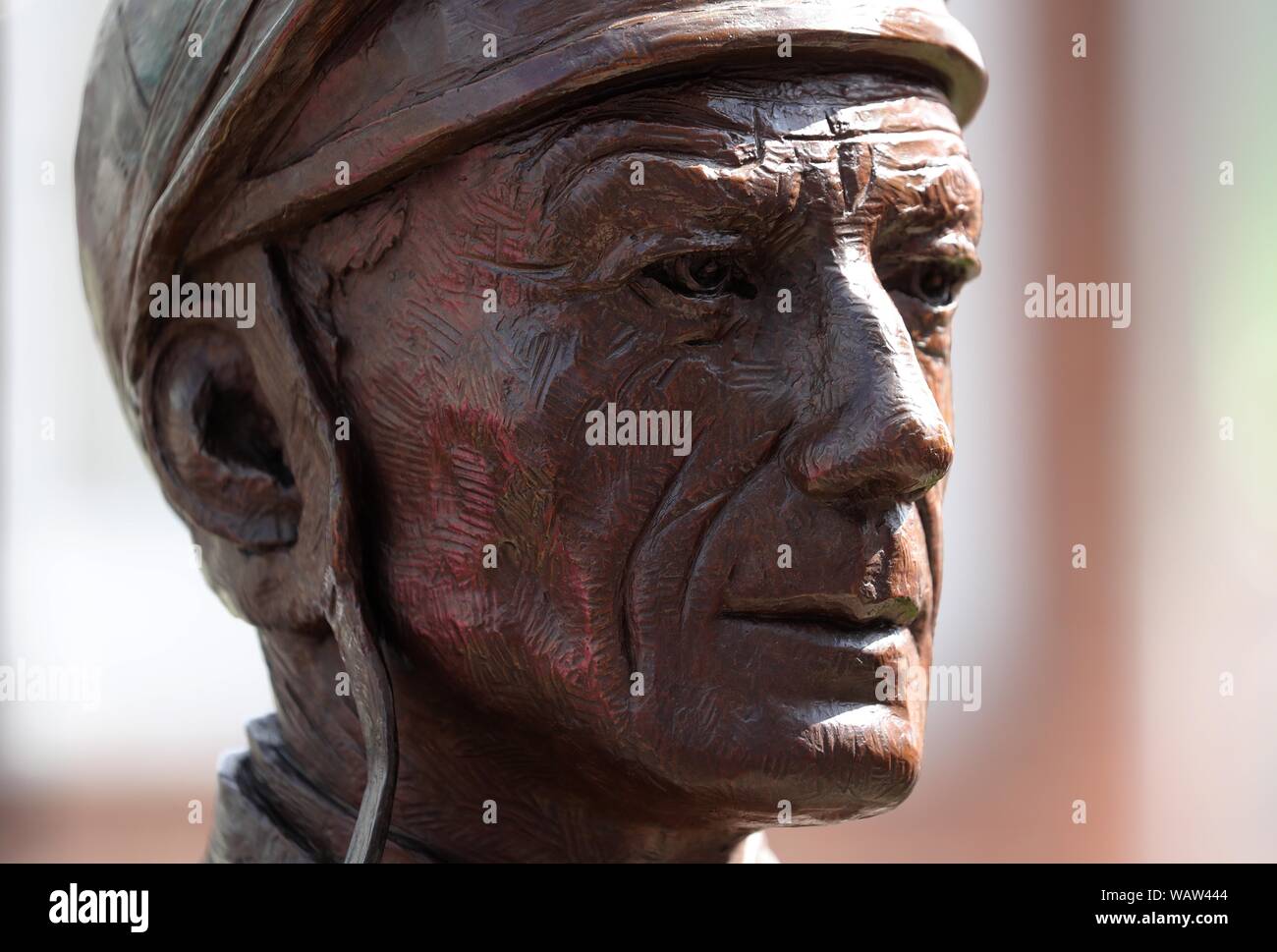 York, Regno Unito. 21 Ago, 2019. Lester Piggott statua York Race Course Ebor Festival 2019, ippodromo di York York Racecourse, York, Inghilterra 21 agosto 2019 Credit: Allstar Picture Library/Alamy Live News Credito: Allstar Picture Library/Alamy Live News Foto Stock