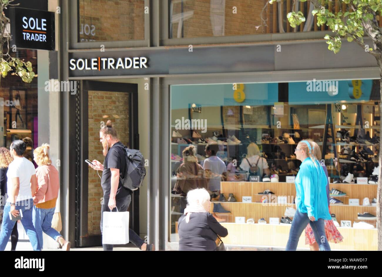 Ingresso alla suola Trader store in Oxford Street, London, Regno Unito Foto Stock