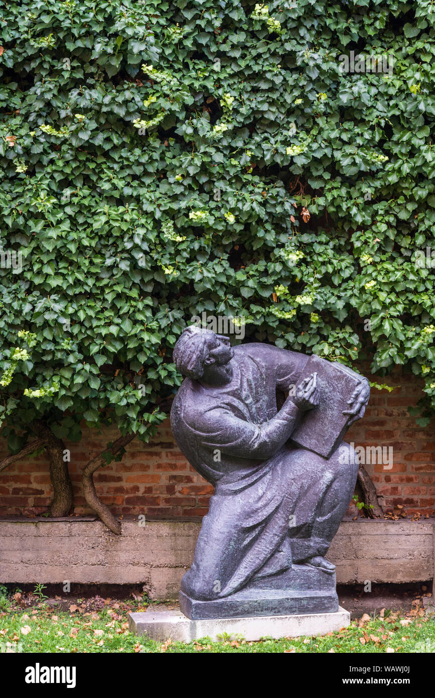 San Giovanni Evangelista scultura in il giardino di Ivan Mestrovic Atelier, Città Alta, Zagabria, Croazia Foto Stock