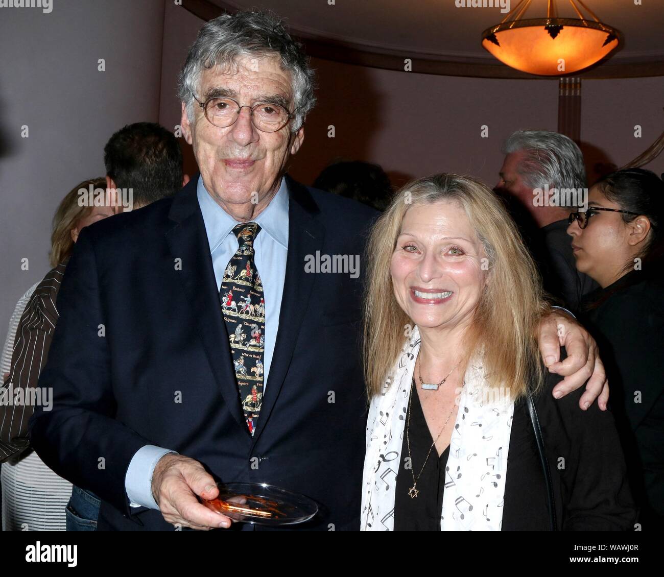 Los Angeles, CA. 21 Ago, 2019. Elliott Gould, Roslyn tipo presso gli arrivi per Barbara Eden omaggio di apertura del Salone reception notturna, il Museo di Hollywood Museum, Los Angeles, CA 21 agosto 2019. Credito: Priscilla concedere/Everett raccolta/Alamy Live News Foto Stock