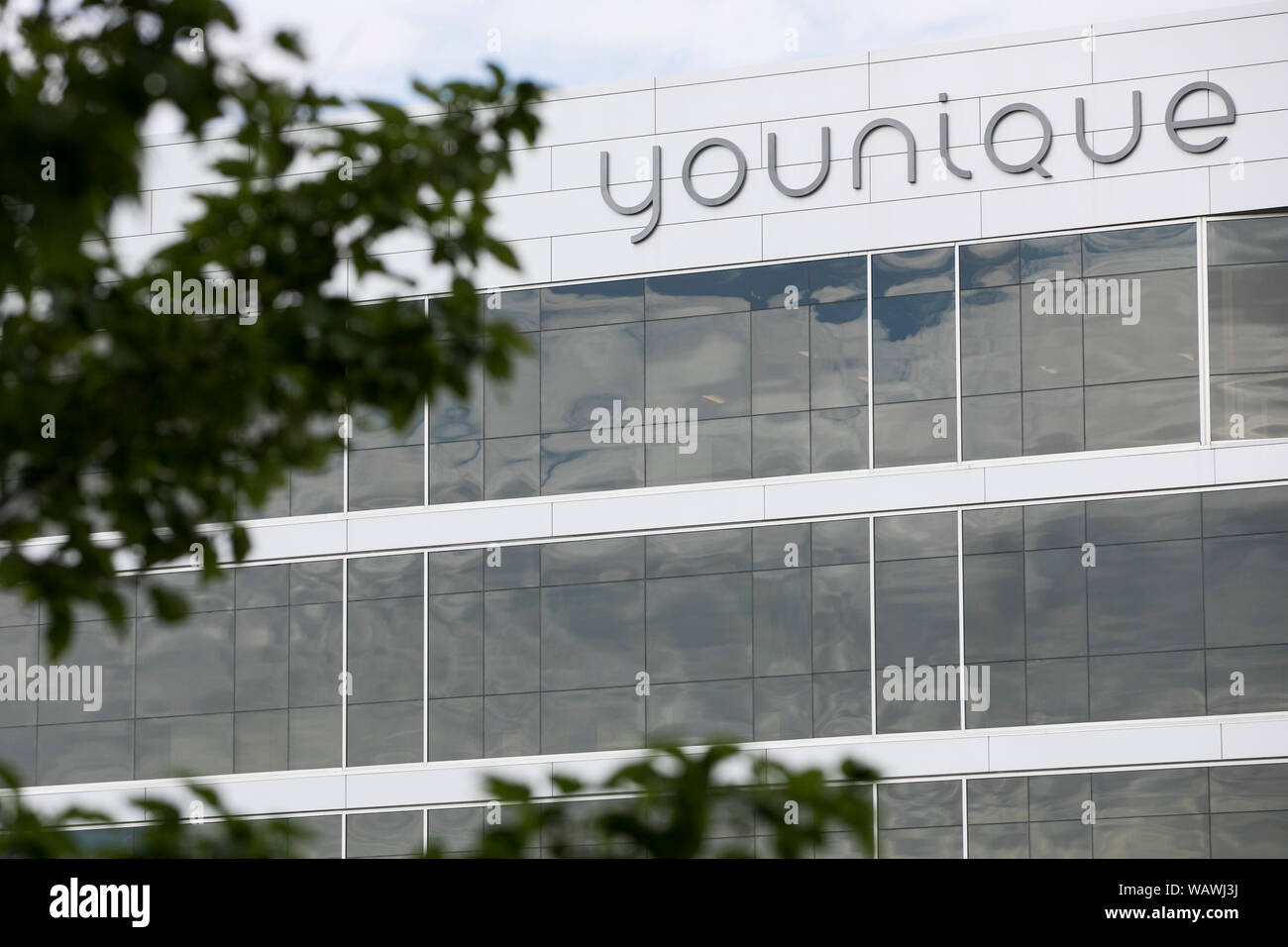 Un logo segno al di fuori della sede di Younique a Lehi, Utah sulla luglio 27, 2019. Foto Stock