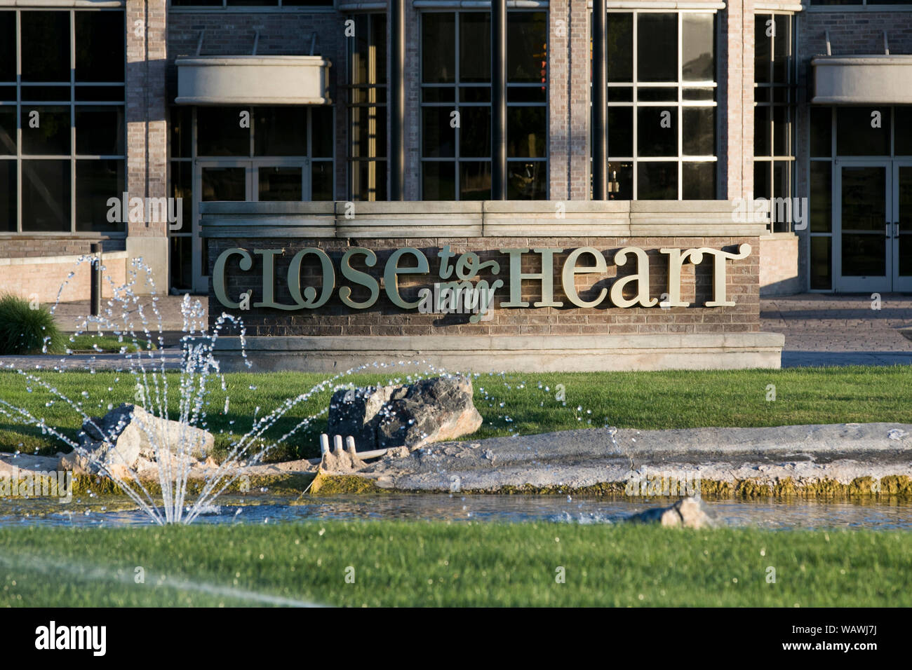Un logo segno al di fuori della sede di vicino al mio cuore, Inc., in piacevole Grove, Utah sulla luglio 27, 2019. Foto Stock