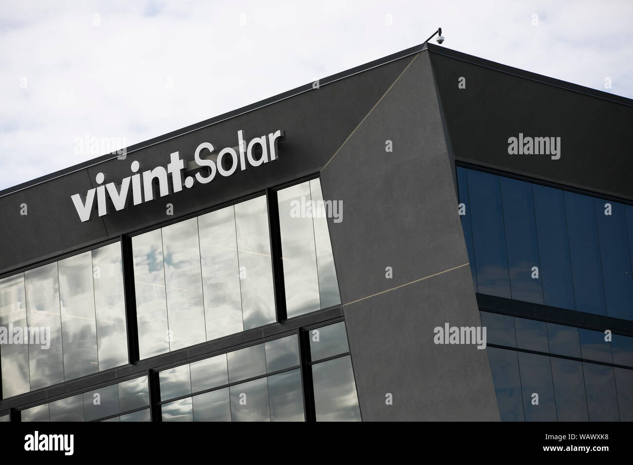 Un segno del logo al di fuori di una struttura occupata da Vivint Solar, Inc. di Lehi, Utah sulla luglio 27, 2019. Foto Stock