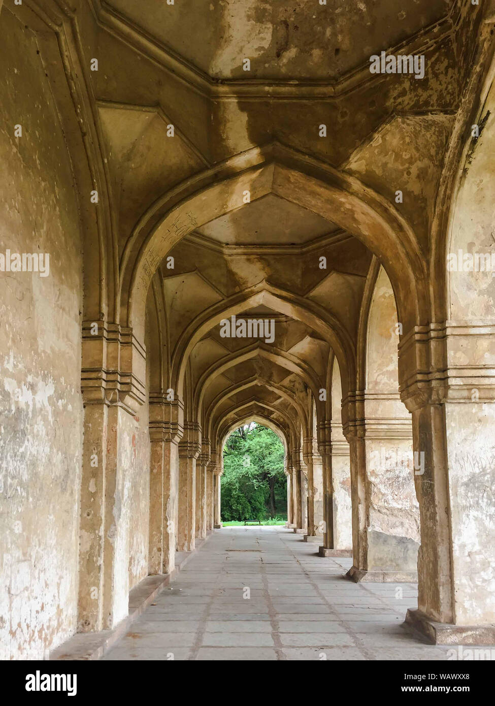 Antichi archi a Tom di Qutb Shahi in Hyderabad India. Foto Stock