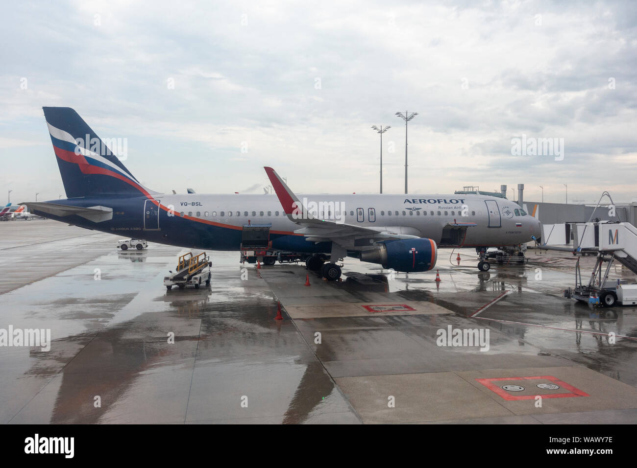 Un Aeroflot Airbus A320-200 (VQ-BSL) parcheggiata nell' Aeroporto Internazionale di Monaco di Baviera, Monaco di Baviera, Germania. Foto Stock