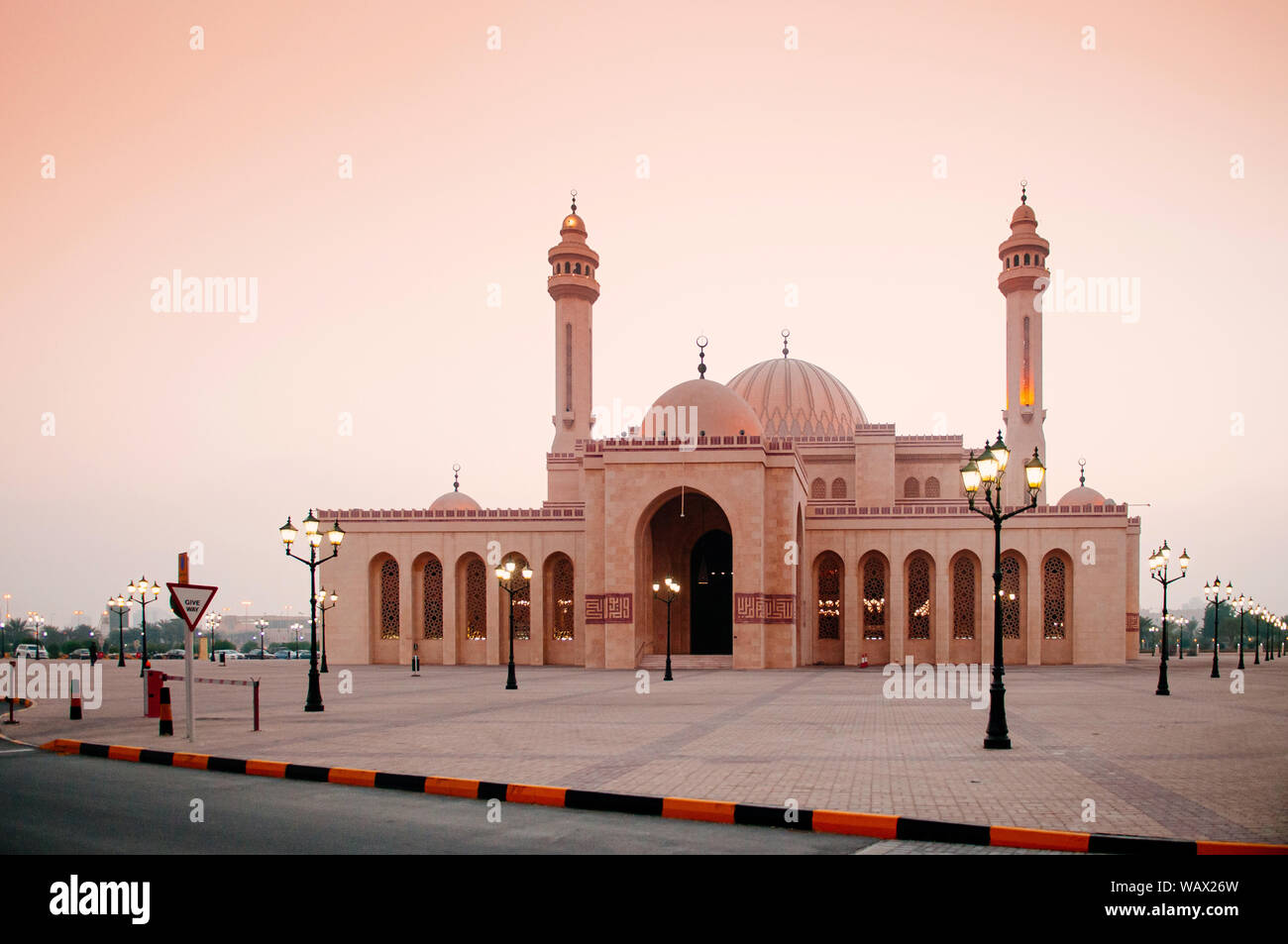 Al Fateh grand mosque a caldo la sera Cielo di tramonto più iconica attrazione di Manama, Bahrain Foto Stock