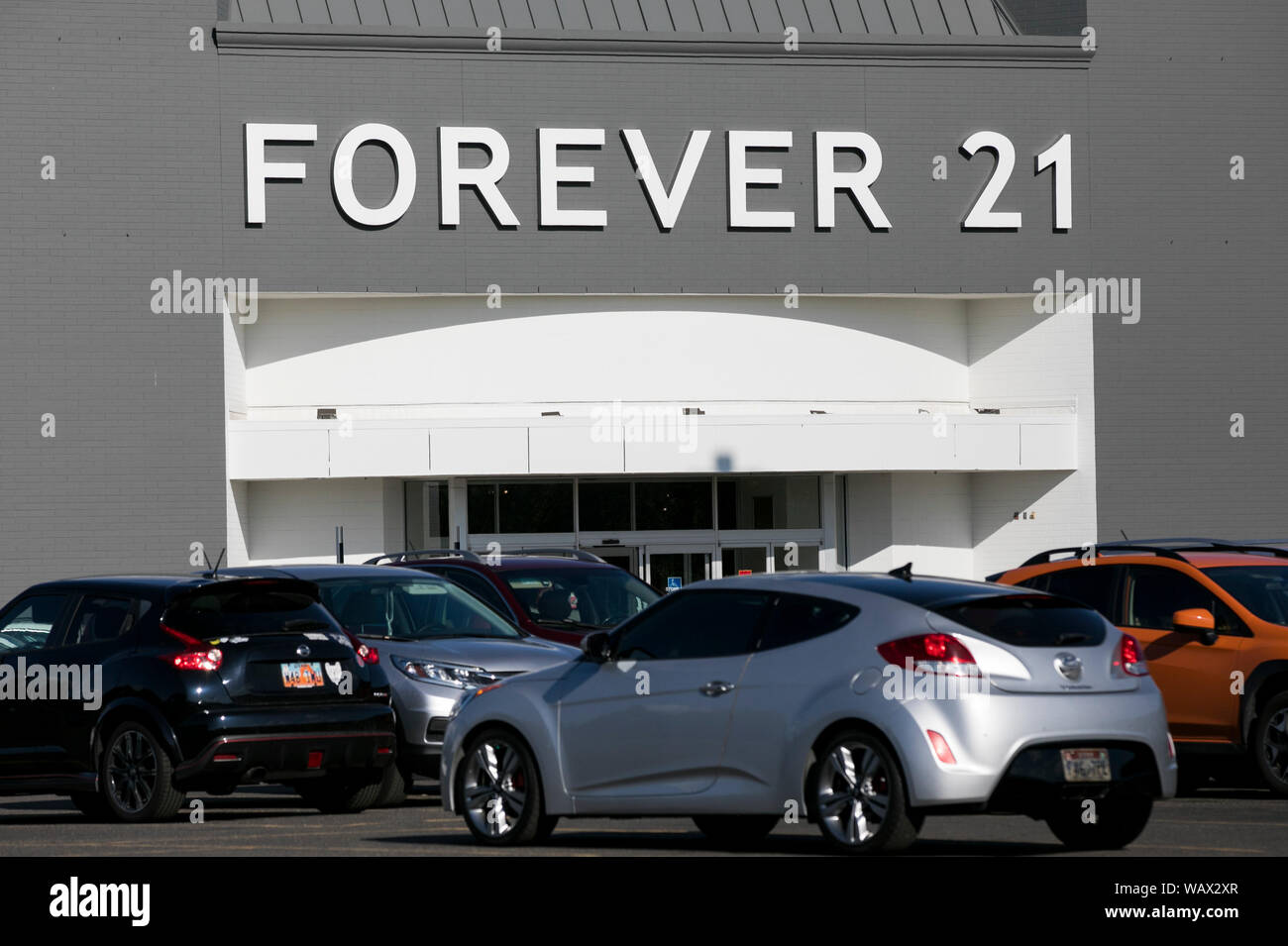 Un logo segno esterno di una Forever 21 store retail in sabbia, Utah sulla luglio 27, 2019. Foto Stock