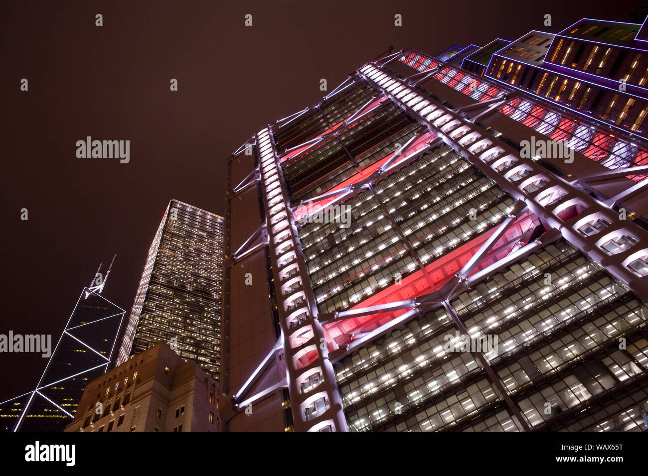 Hong Kong Admiralty, Cina - Skyline di edifici aziendali con la HSBC edificio progettato dall'architetto Norman Foster e il divieto Foto Stock