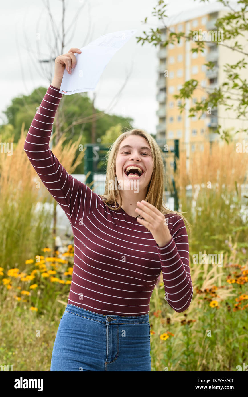 GCSE risultati. Birmingham, Regno Unito. Il 22 agosto 2019. Studente Kat Lightfoot celebra i suoi GCSE risultati a Arca Kings Academy di Birmingham. Credito: Simon Hadley/ Alamy Live News. Foto Stock