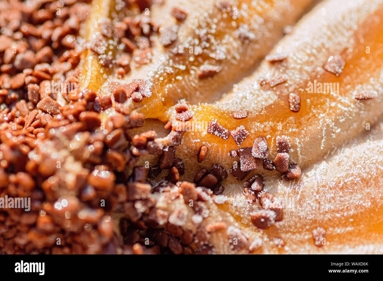 Gelato alla crema con pezzi di biscotti al cioccolato, close-up. Foto Stock