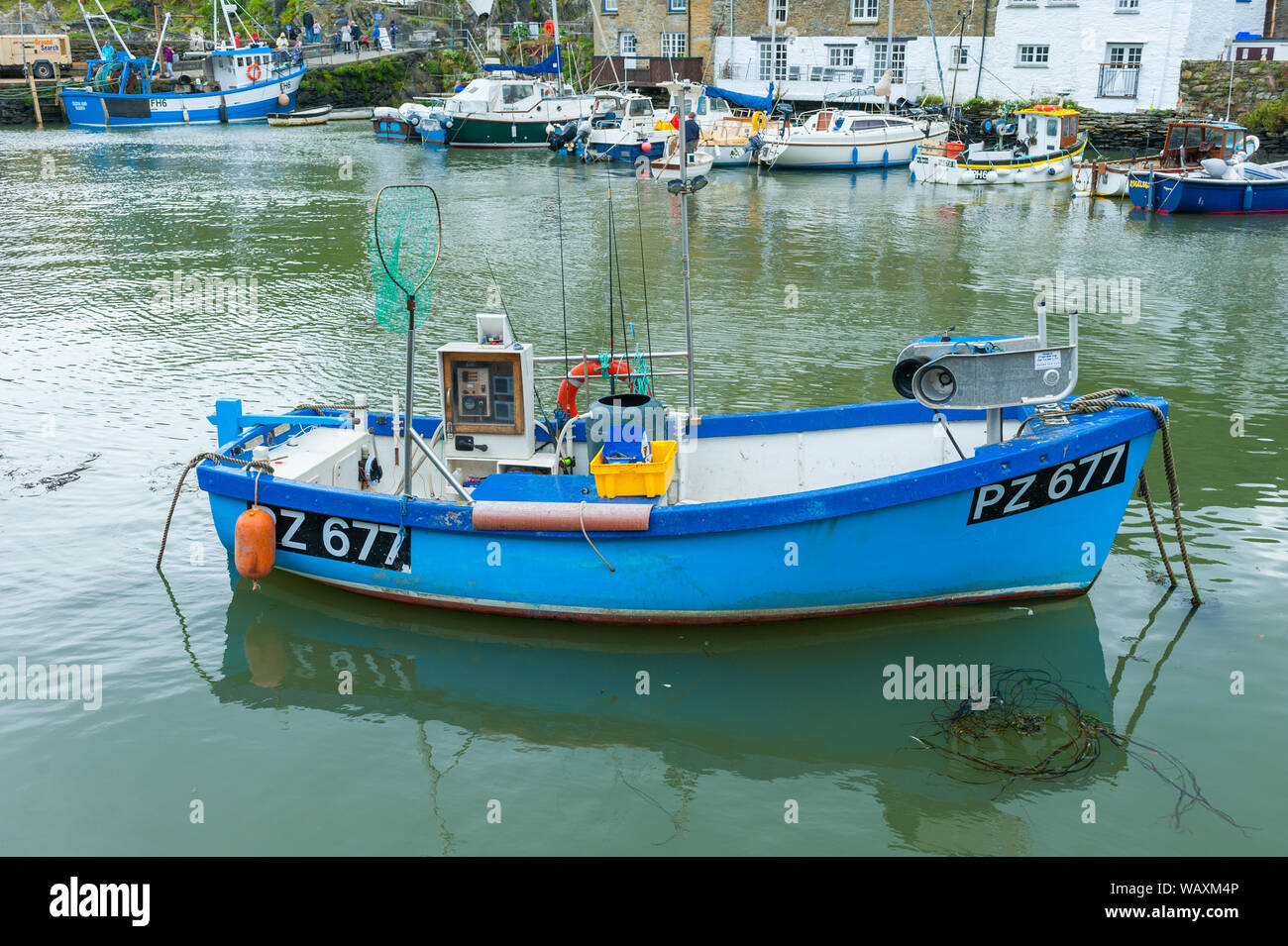 Polperro è un grande villaggio, parrocchia civile e porto di pesca entro il patrimonio Polperro costa nel sud della Cornovaglia, Inghilterra. Foto Stock