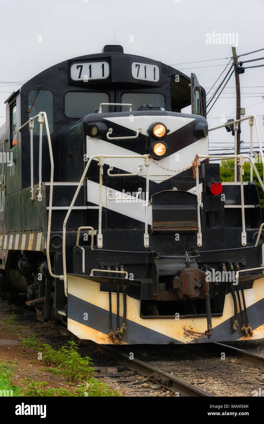 Bryson, North Carolina, Stati Uniti d'America - 3 Agosto 2019: Close up di un treno motore seduta sui binari del treno. Foto Stock