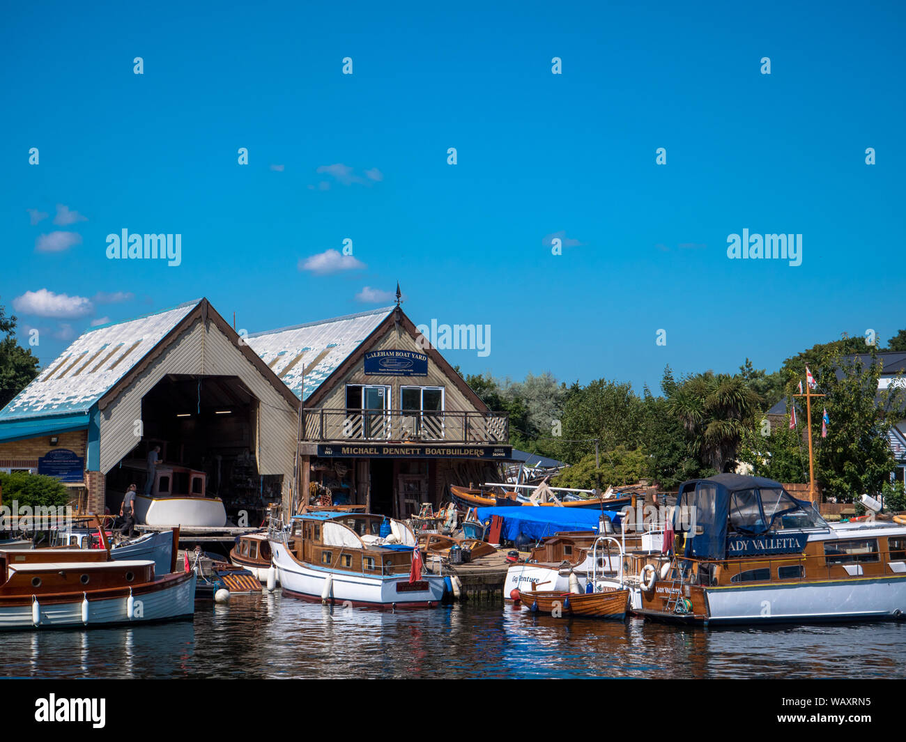 Barca tradizionale costruttori, Laleham Staines, il fiume Tamigi, Surrey, England, Regno Unito, GB. Foto Stock