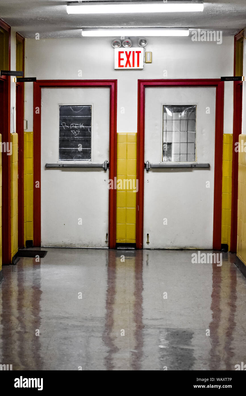School Hall con uscita impostazione. Harlem, NYC. Foto Stock