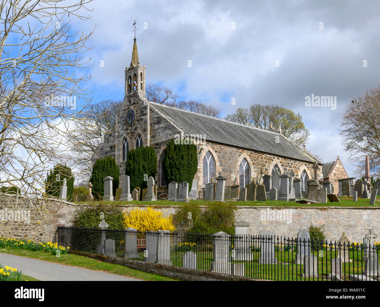 San Pietro è la chiesa parrocchiale del villaggio di Fyvie, Aberdeenshire, Scotland, Regno Unito Foto Stock