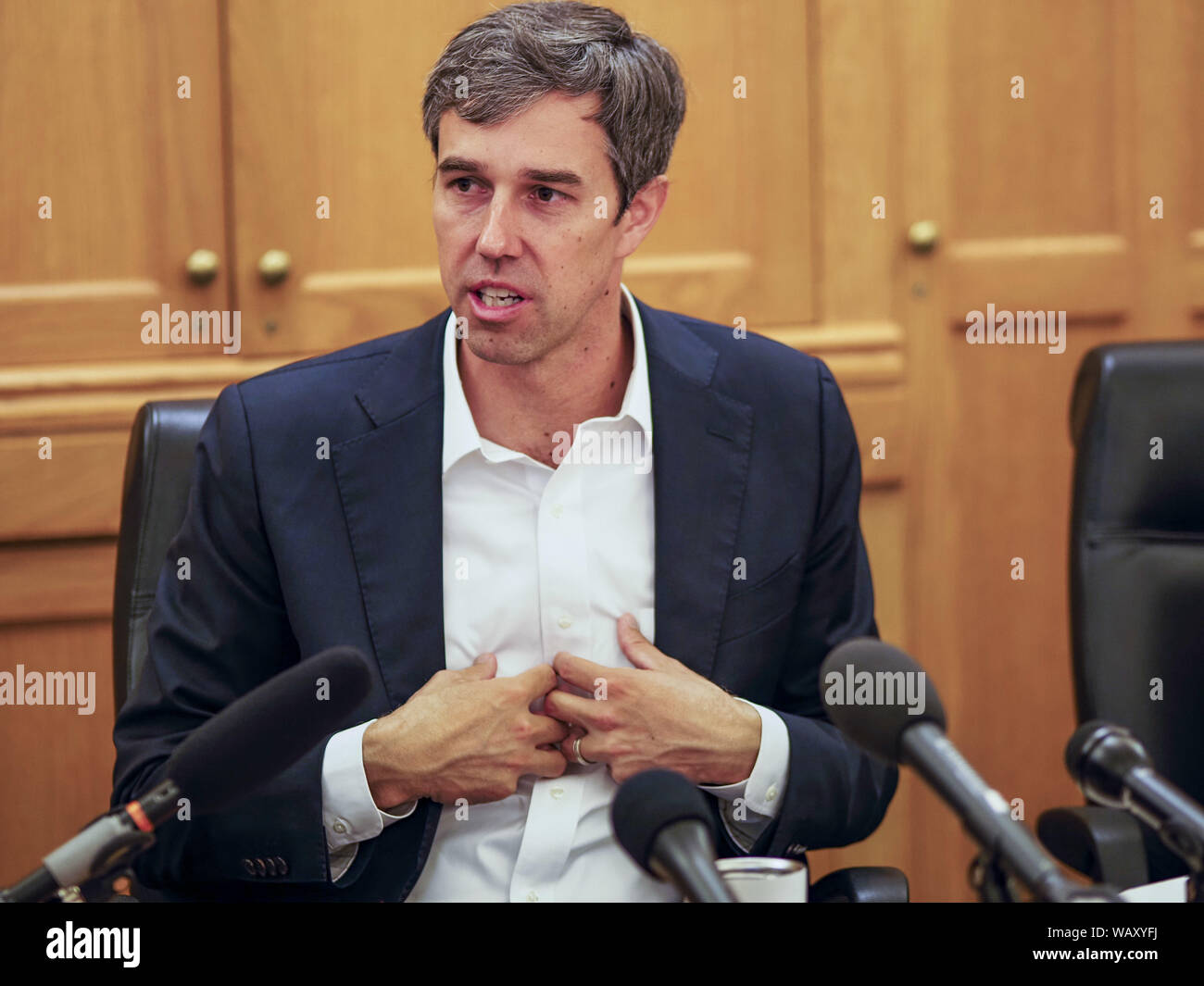 Des Moines, Iowa, USA. Il 22 agosto, 2019. BETO O'Rourke (D-TX), parla del danno ai tessuti molli moderne ad alta velocità provoca di munizioni durante una pistola la tavola rotonda sulla sicurezza ha ospitato in Iowa State Capitol di Des Moines. Egli è tornato sul sentiero di campagna che cercano la nomination democratica per la Presidenza USA dopo aver messo in pausa la sua campagna quando una supremazia bianca massacrati 22 persone a El Paso, TX, O'Rourke il natale. Iowa tradizionalmente ospita il primo evento di selezione delle elezioni presidenziali ciclo. L'Iowa Caucaso sono Febbraio 3, 2020. Credit: Jack Kurtz/ZUMA filo/Alamy Live News Foto Stock