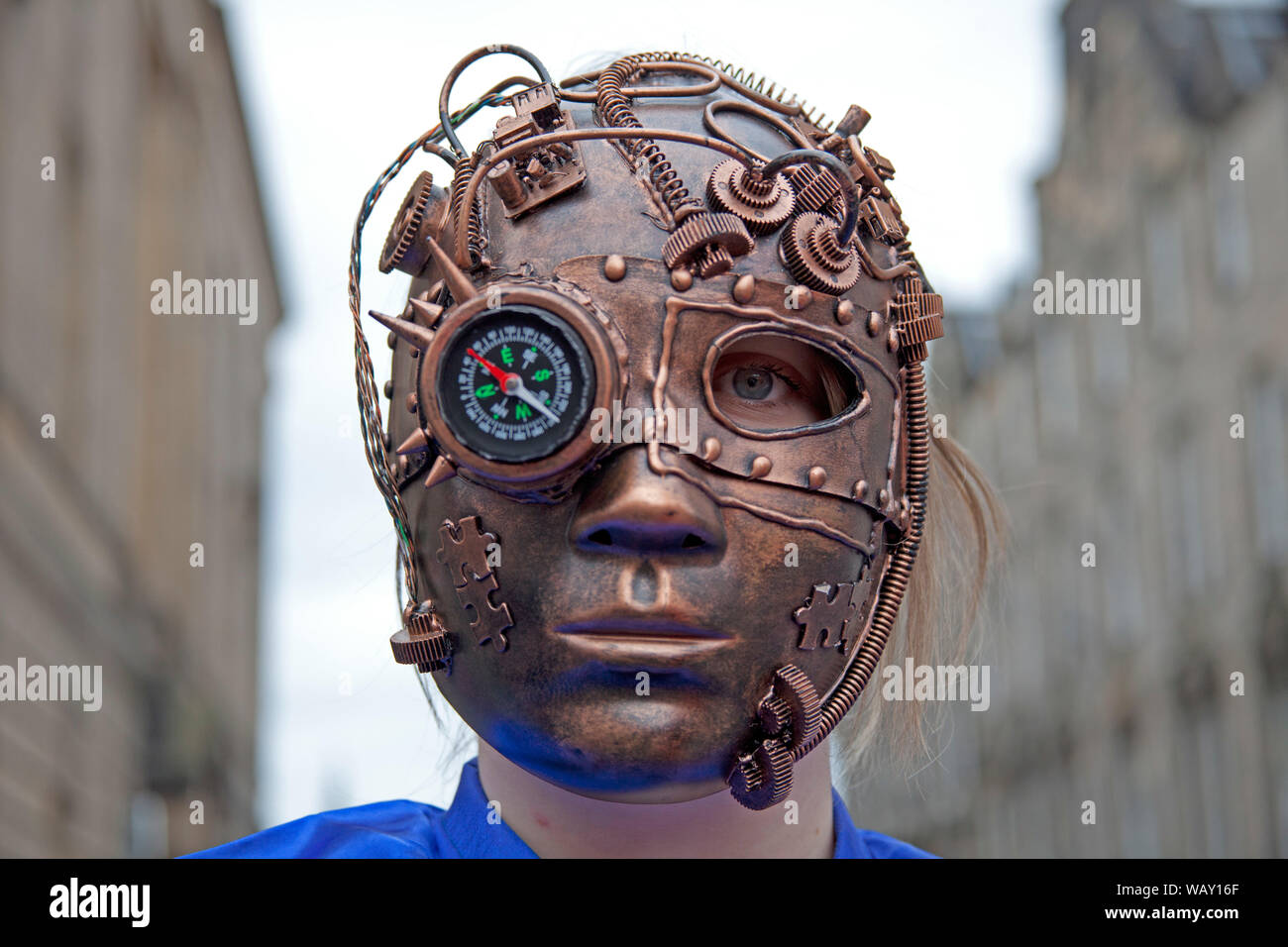 Il Royal Mile di Edimburgo, Scozia, Regno Unito. Il 22 agosto 2019. Edinburgh Fringe Festival azione è rallentare un po' su questo giovedì scorso sulla High Street, non vi era più spazio per passeggiare e meno flyering luogo. I musicisti sono ancora intrattenere il pubblico e gli stadi erano ancora in azione e naturalmente gli artisti di strada sono ancora spada la deglutizione. Foto Stock