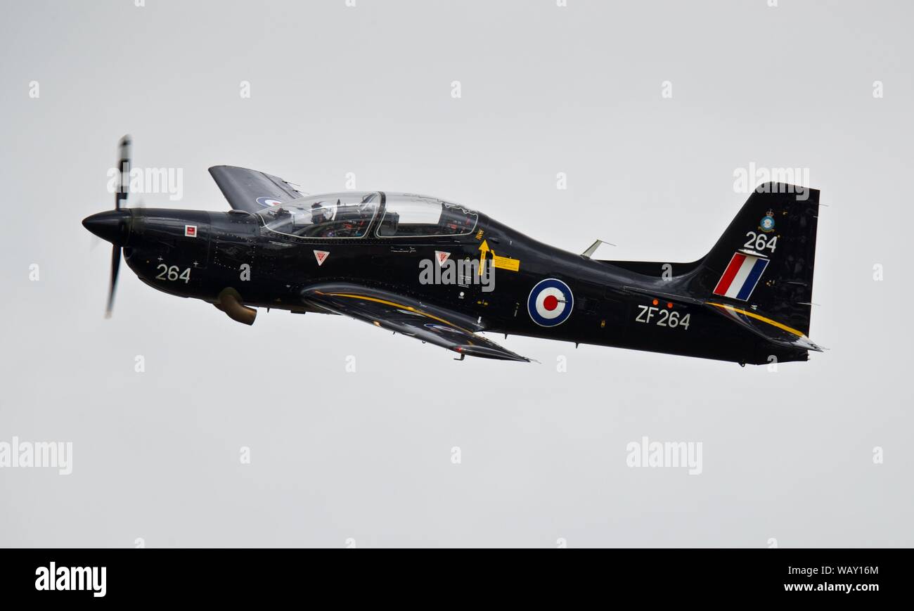 RAF Tucano T1 eseguendo il suo ultimo display a 2019 RIAT prima che sia ritirato dal servizio entro la fine di quest'anno che termina oltre trenta anni di servizio. Foto Stock