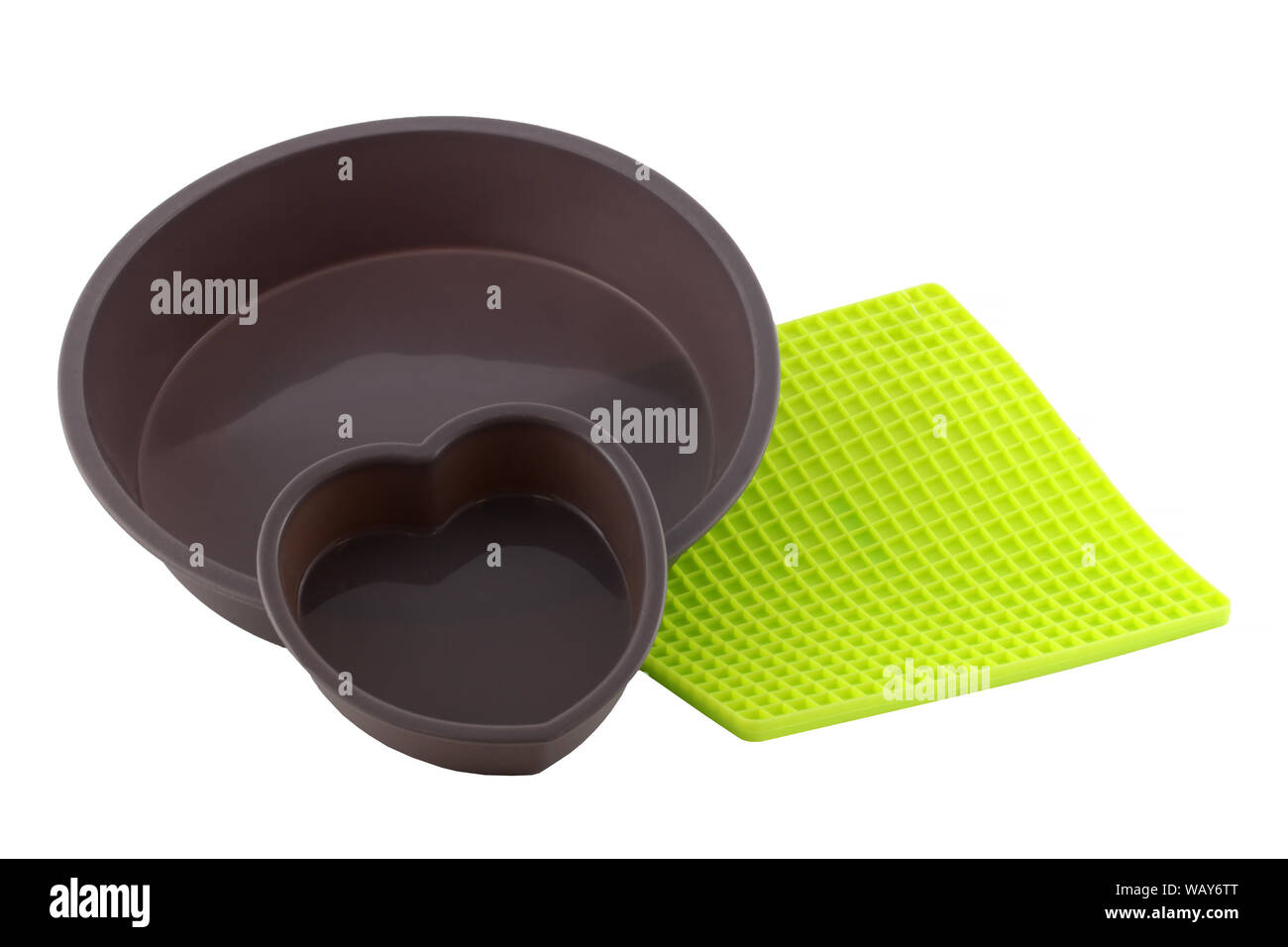 Serie di stampi in silicone per la cottura in forno di isolati su sfondo bianco. Esiste un corpus stampo da forno e un cuore-stampo sagomato. Tampone di silicone per hot pot. È possibile Foto Stock