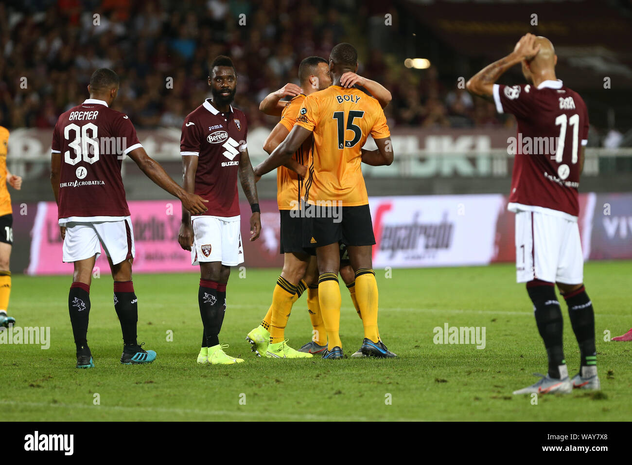 Torino, Italia. Il 22 agosto, 2019. I giocatori di Wolverhampton Wanderers Fc celebrare dopo un goal durante la UEFA Europa League playoff prima gamba partita di calcio tra Torino Fc e Wolverhampton Wanderers Fc. Credito: Marco Canoniero/Alamy Live News Foto Stock