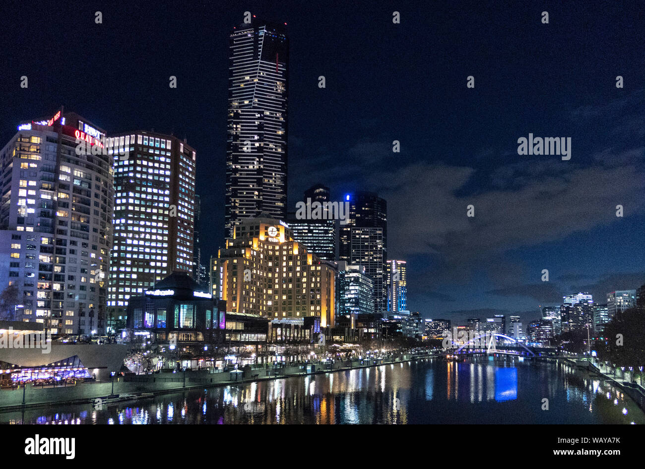 Melbourne Australia Southbank e il fiume Yarra di notte Foto Stock