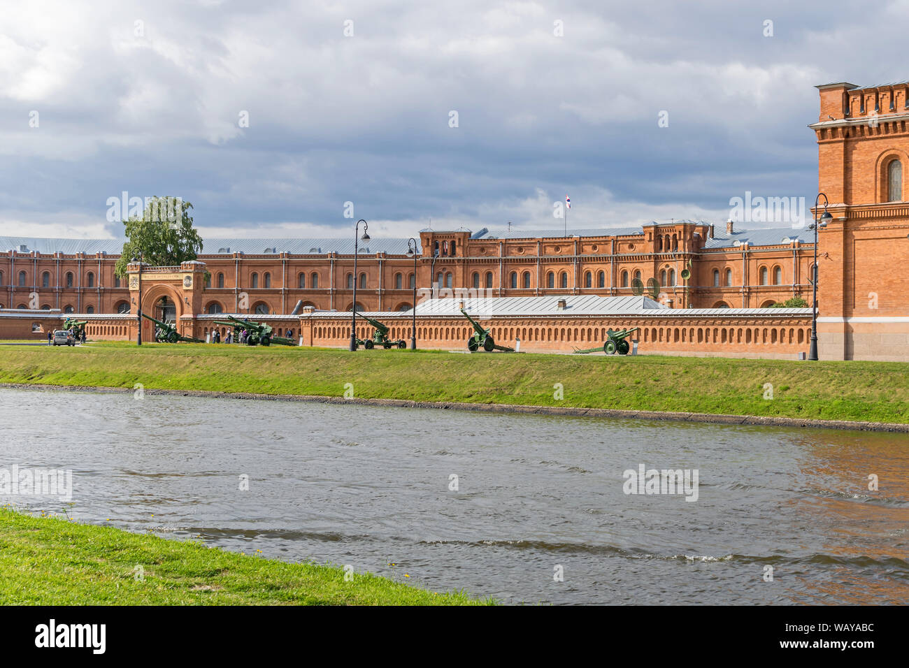 Saint Petersburg, Russia - 4 Agosto 2019: militare Museo Storico di artiglieria, ingegneri e Signal Corps con la sua mostra all'aperto del can Foto Stock