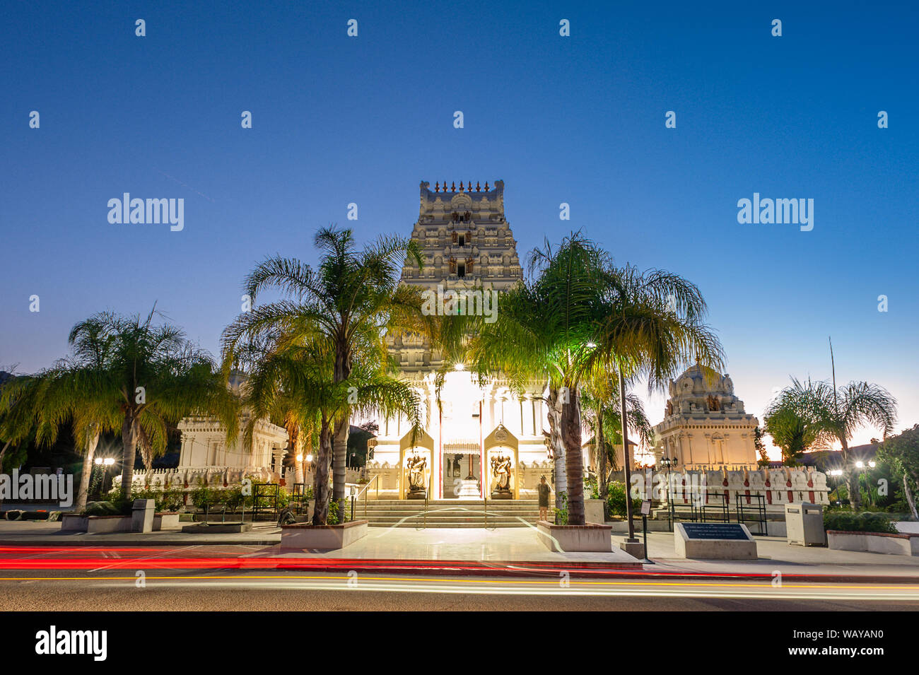 Malibu tempio indù fotografato durante il tramonto in Calabas, CA Foto Stock