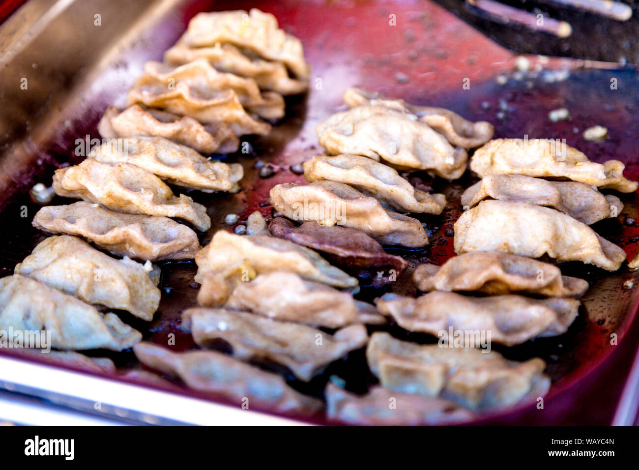 Close-up di deliziosi gnocchi polacco alla sedicesima Pierogi Festival di Cracovia in Polonia Foto Stock