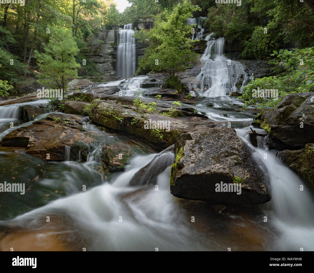 Twin Falls / Reedy Cove cade / Eastatoe cade. Scenic accesso del pubblico le cascate di Pickens County, Carolina del Sud. Una popolare destinazione per un breve n Foto Stock