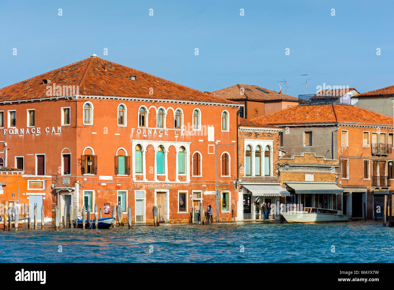 La Fornace Cam fabbrica di vetro costruzione sull'isola di Murano, Laguna Veneta, Italia Foto Stock