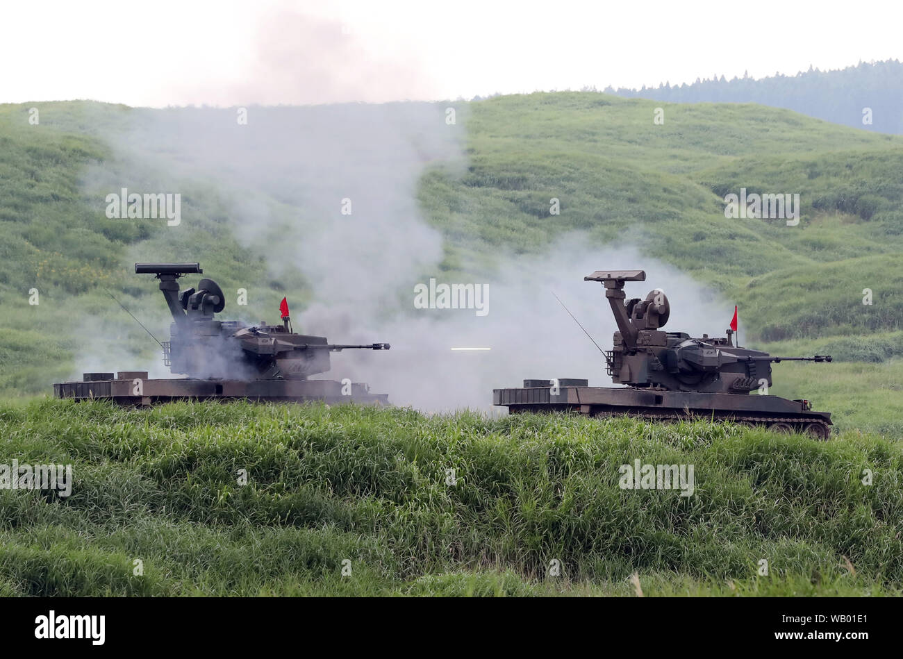 Gotemba, Giappone. Il 22 agosto, 2019. In Giappone il terreno Forze di autodifesa semoventi aerei anti incendio pistole durante un annuale esercizio militare all'Higashi Fuji poligono di tiro in Gotemba al piede di Mt. Fuji a Shizuoka ptefecture giovedì 22 agosto, 2019. Il trapano annuale comporta alcuni 2.400 personnels e 80 carri armati e veicoli blindati. Credito: Yoshio Tsunoda/AFLO/Alamy Live News Foto Stock