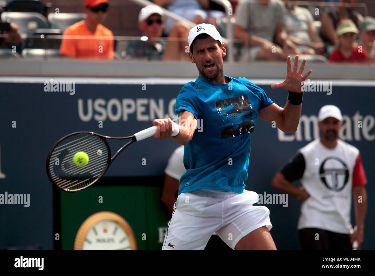 Flushing Meadows, New York, Stati Uniti - 21 agosto 2019. Novak Djokovic di Serbia la pratica presso il National Tennis Center in Flushing Meadows di New York in preparazione per gli US Open che inizia di lunedì prossimo. Credito: Adam Stoltman/Alamy Live News Foto Stock