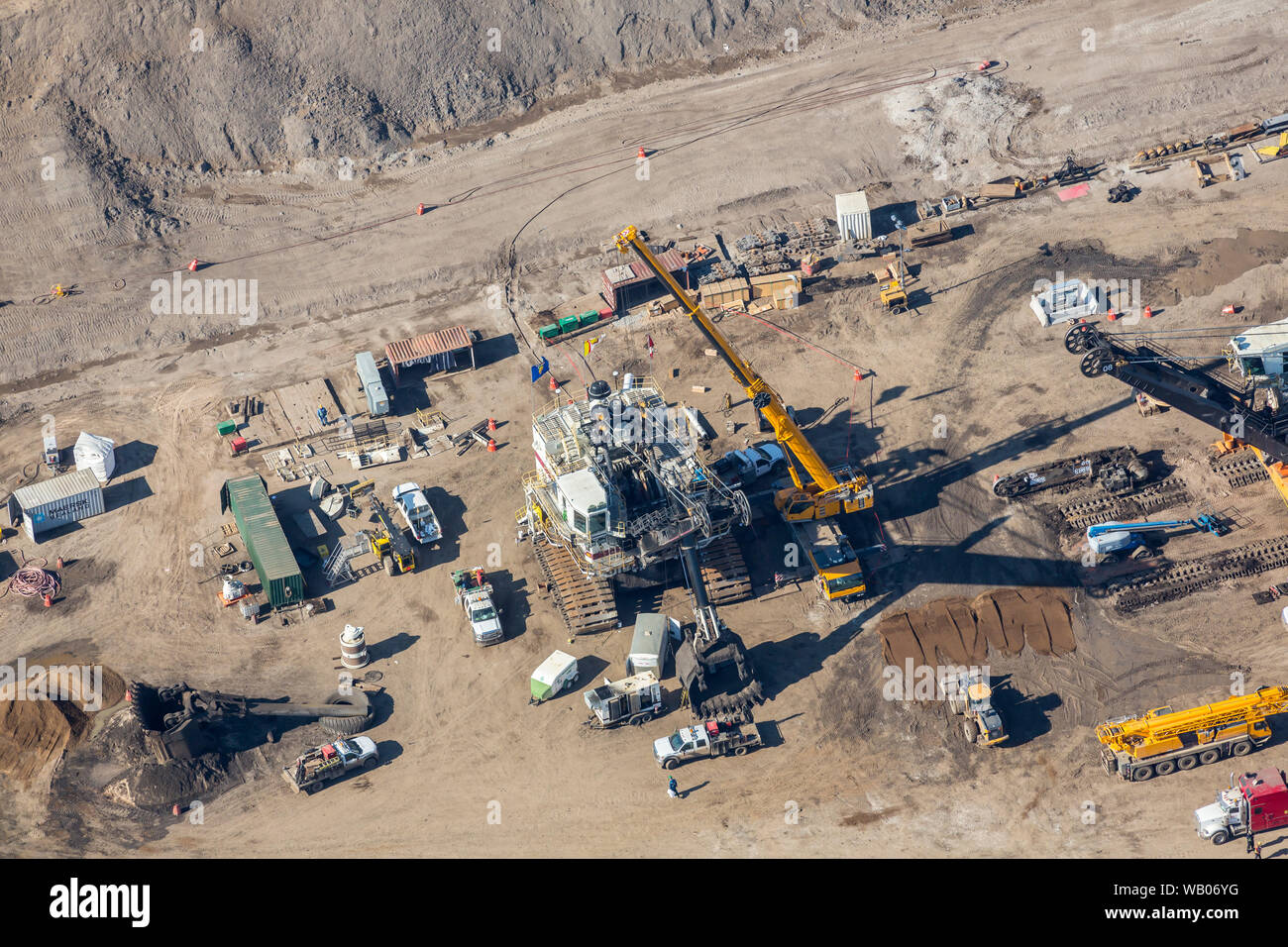 Assemblaggio di Bucyrus 495HF Pale di data mining a Jackpine Shell oil sands il funzionamento a nord di Fort McMurray, Alberta, Canada. Foto Stock