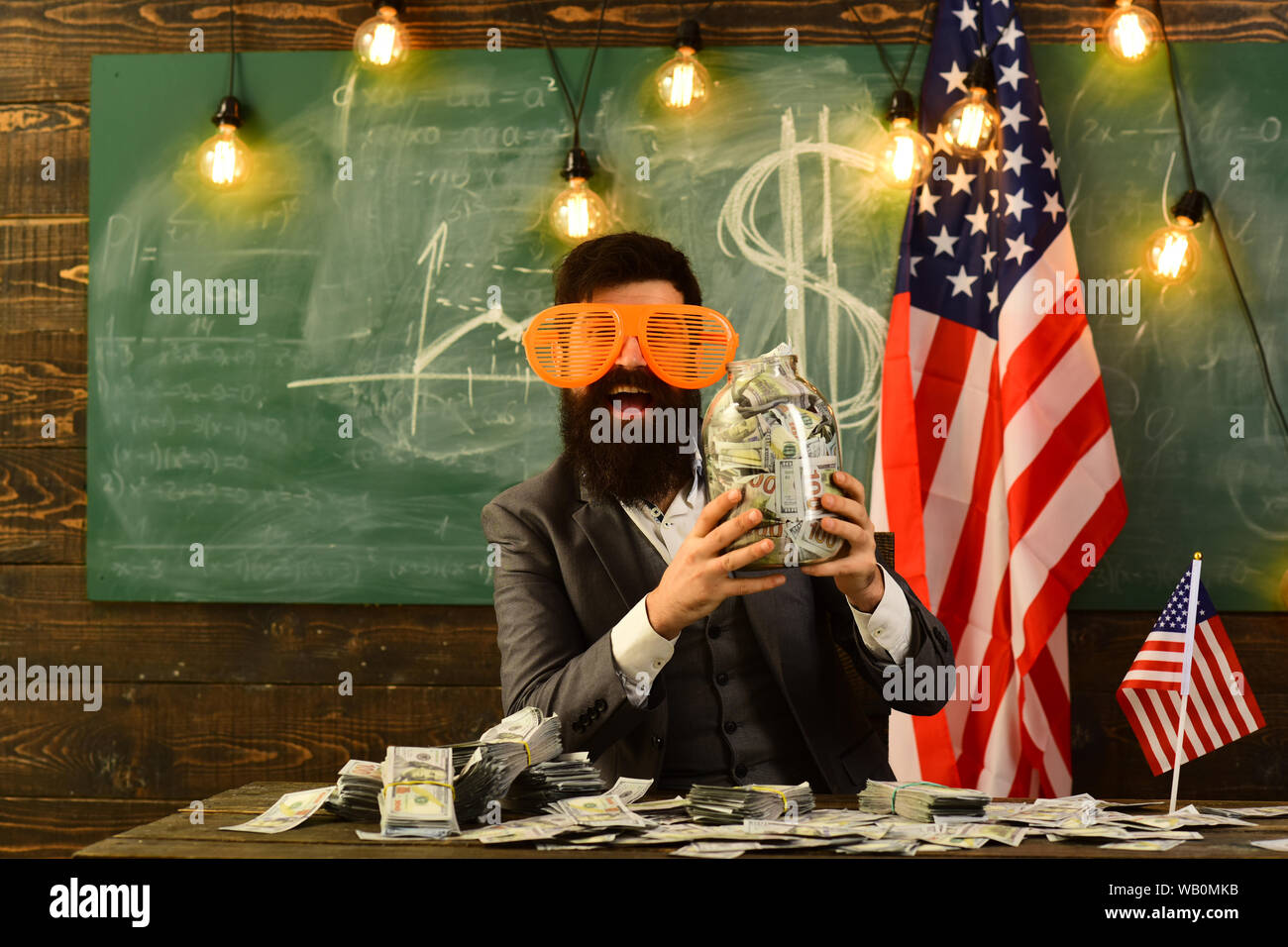 Pianificazione del reddito di aumento della dotazione di bilancio politica. Economia e finanza. Il patriottismo e la libertà. Giorno di Indipendenza degli Stati Uniti d'America. Travel Vacation concetto. scuola in ju Foto Stock