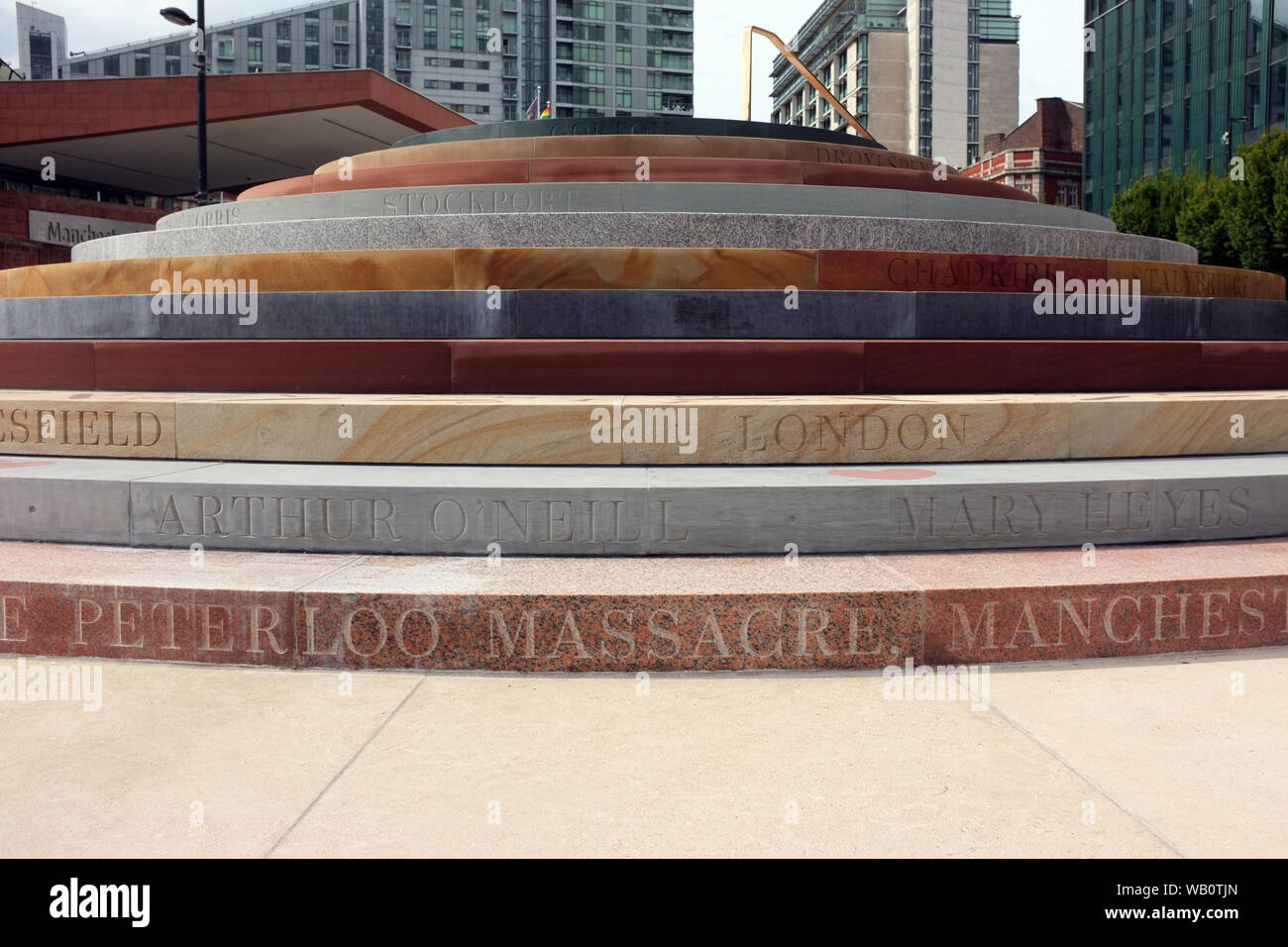 Il Memoriale di Peterloo artwork per commemorare i morti e feriti al massacro di Peterloo su San Pietro, Campo centrale di Manchester REGNO UNITO. fotografia DON TONGE Foto Stock