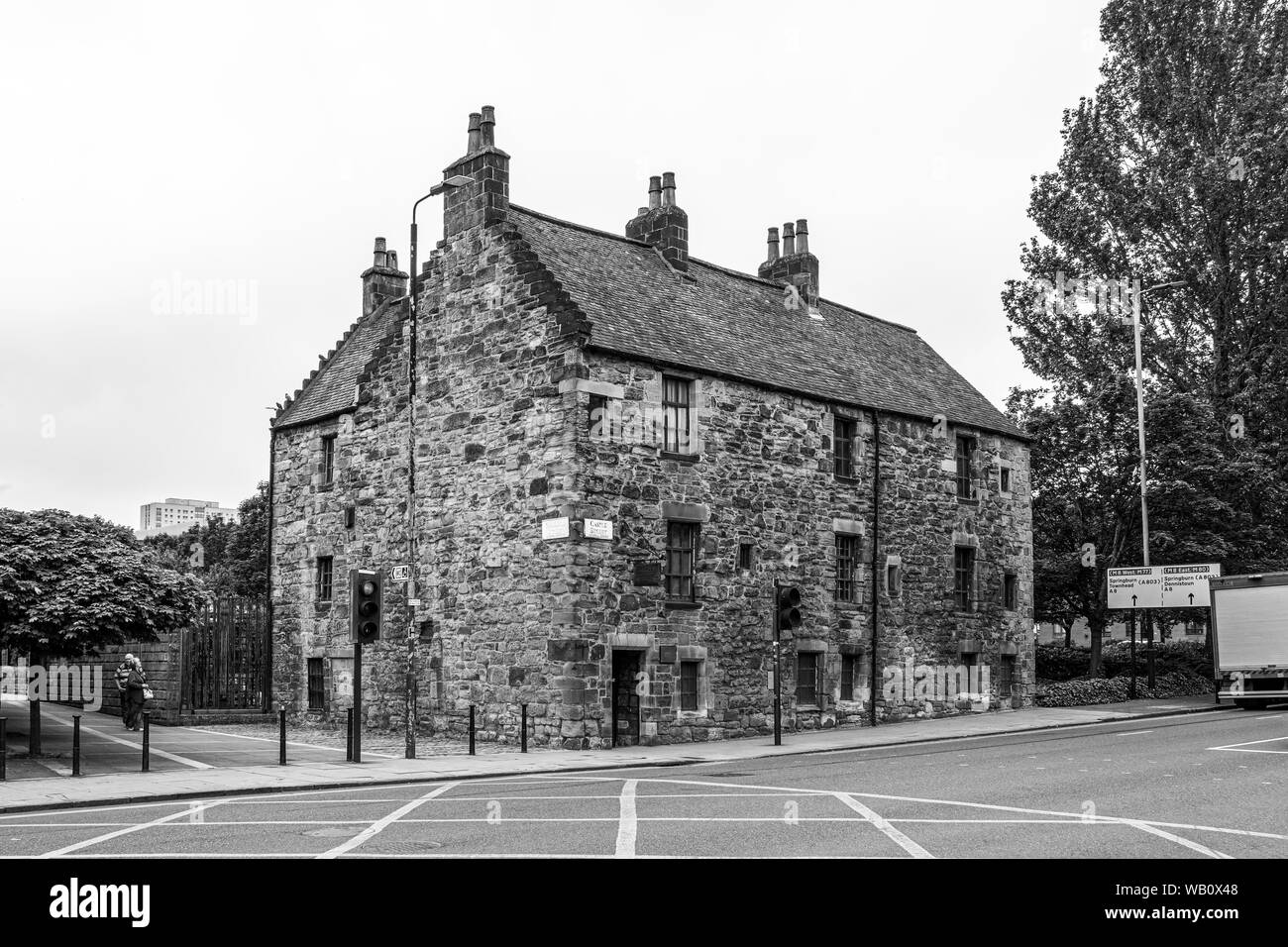 Glasgow, Scotland, Regno Unito - 22 Giugno 2019: Impressionante antica architettura di Glasgow guardando oltre a Provand's signoria la più antica casa di Glasgow. Foto Stock