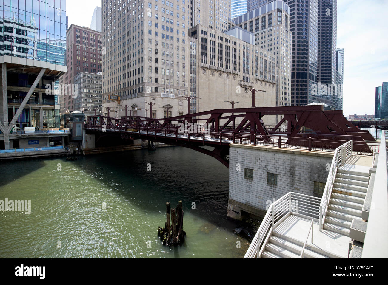 Washington Boulevard a bilico ponte sul fiume di Chicago Chicago in Illinois negli Stati Uniti d'America Foto Stock