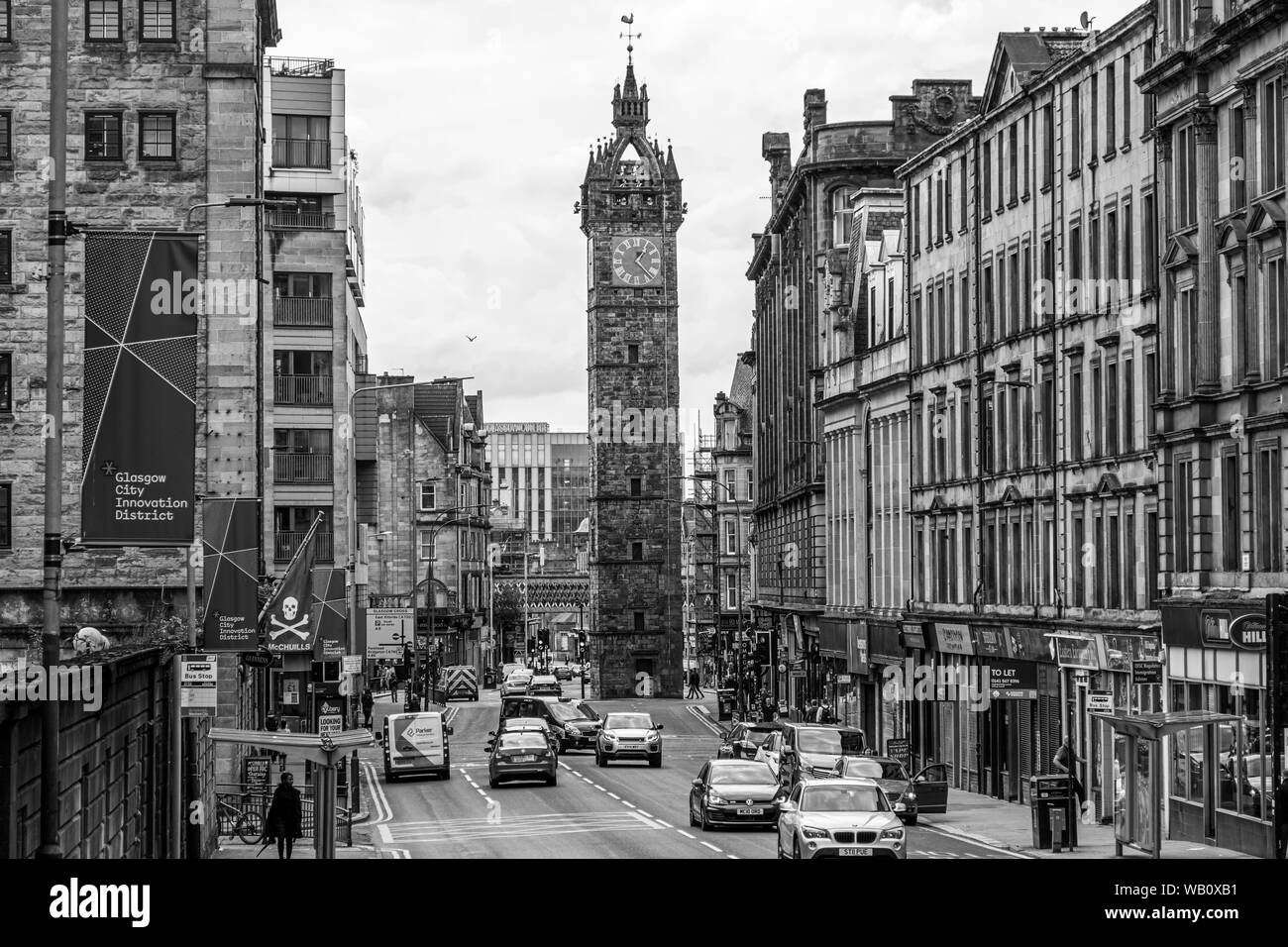 Glasgow, Scotland, Regno Unito - 22 Giugno 2019: l'imponente architettura del vecchio casello Steeple e orologio costruito nel 1626 ai piedi della High Street Gla Foto Stock