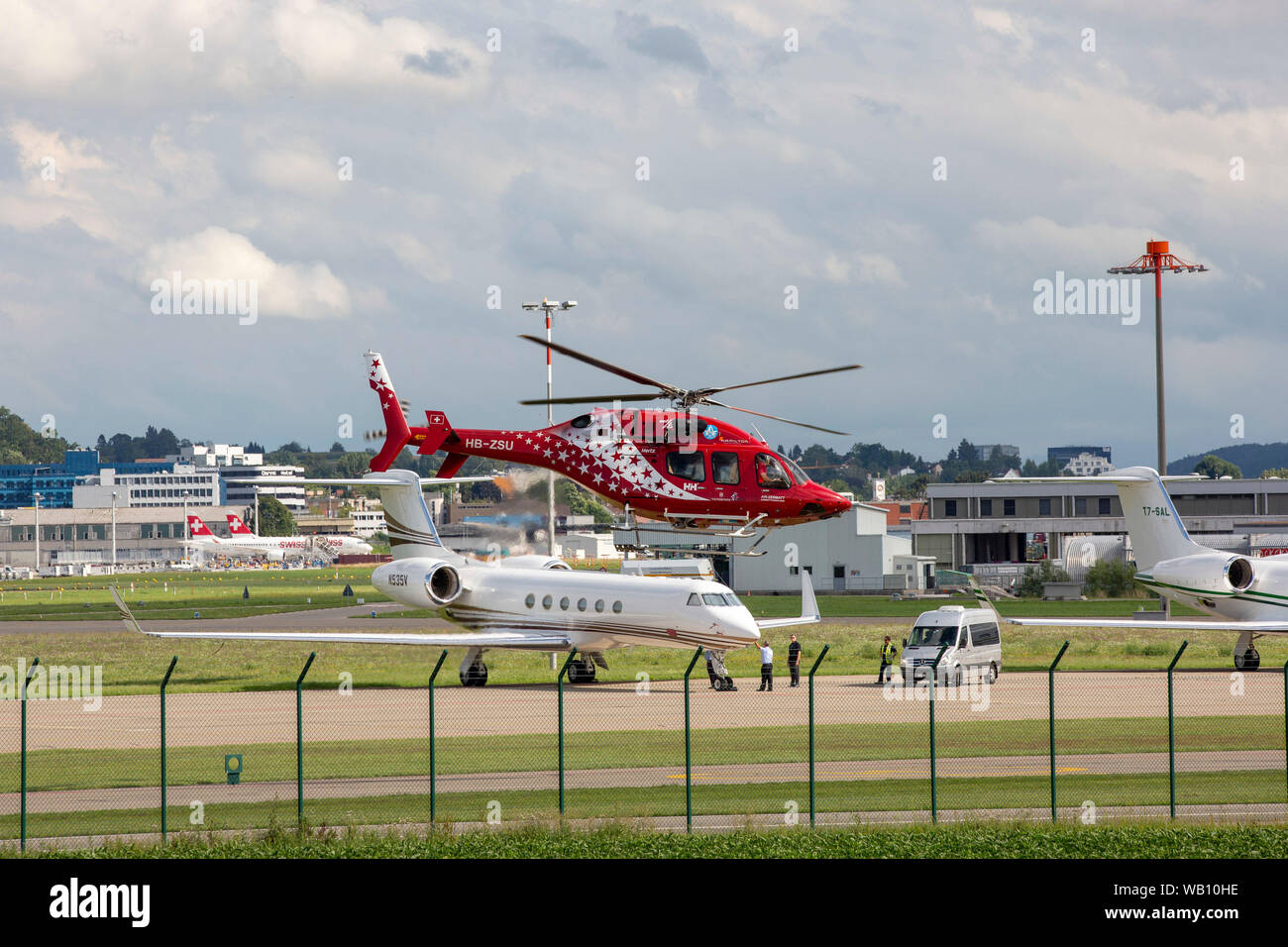 Bell 429 Global Ranger, Reg: HB-ZSU am Flughafen Zurigo (ZRH). 15.08.2019 Foto Stock