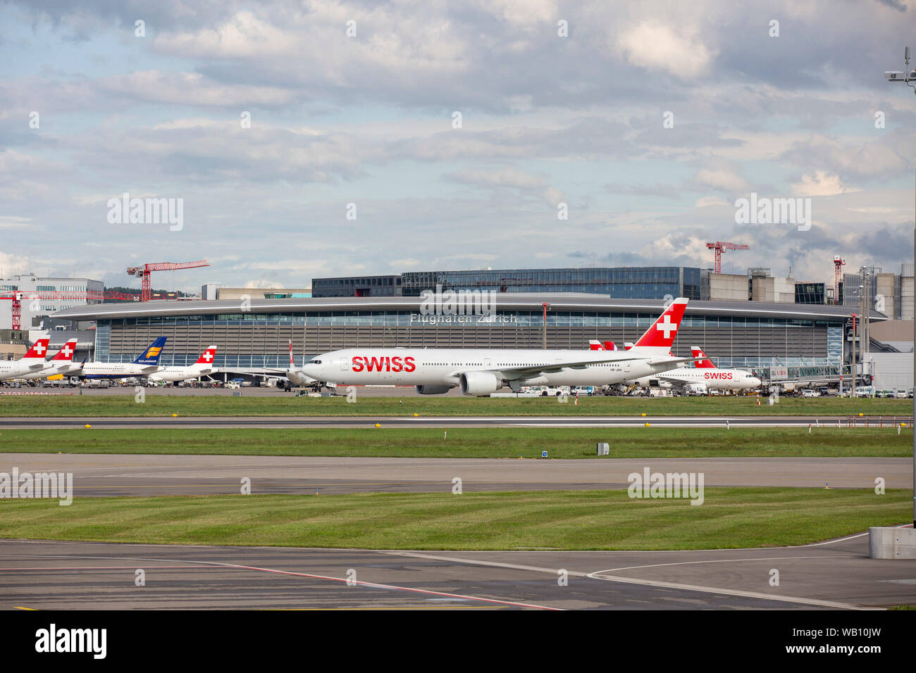 Vorfeld Flughafen Zurigo (ZRH). 15.08.2019 Foto Stock